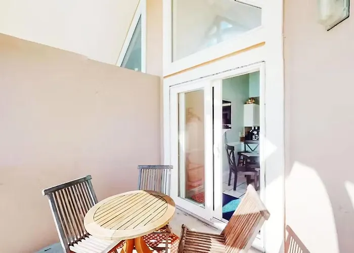 Beachfront With Ocean View, Pool, Hot Tub & Balcony
